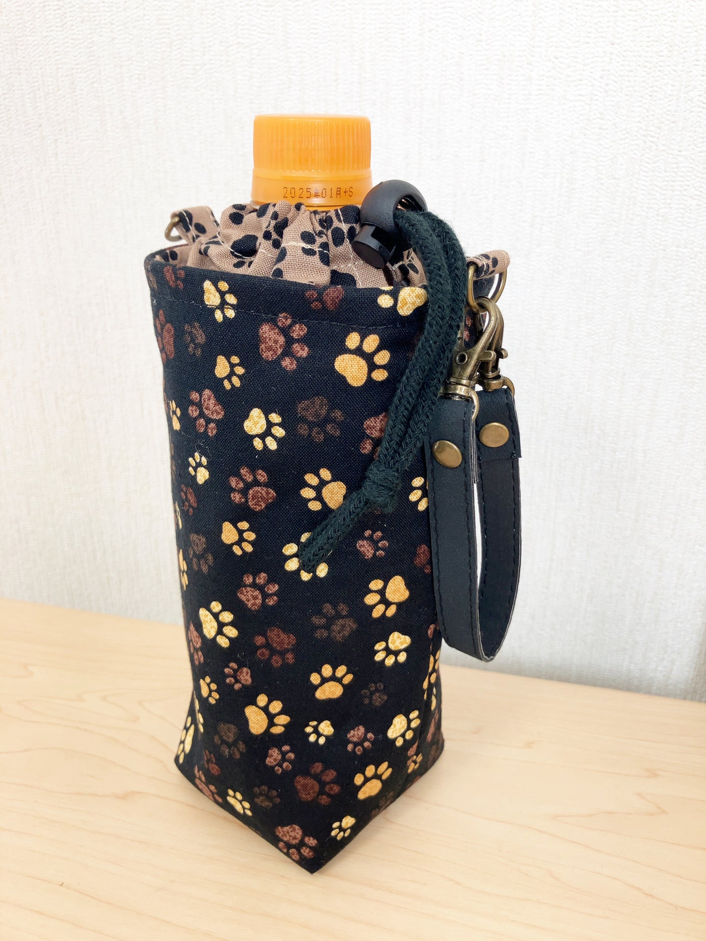 带有可爱爪子的 PET 瓶盖