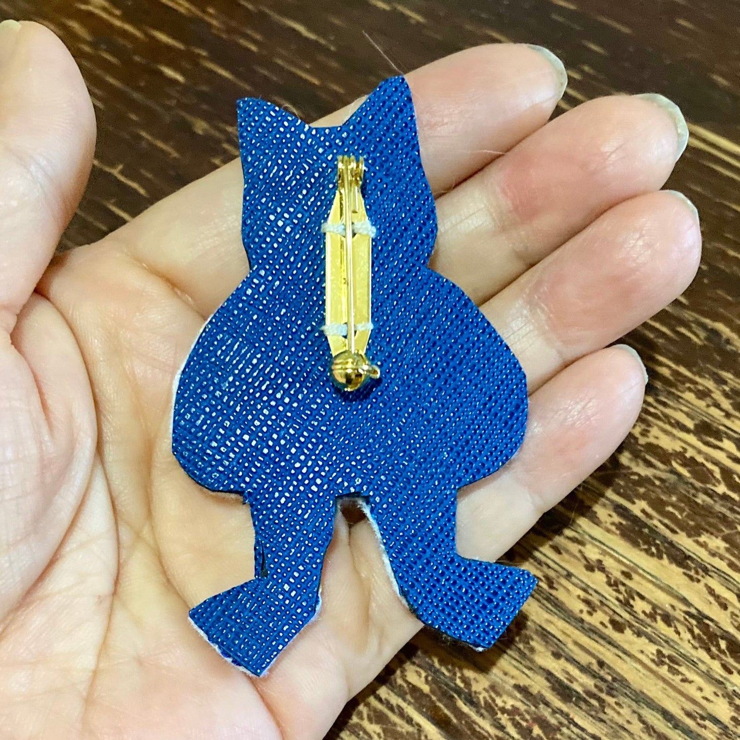 Swimmer embroidered brooch